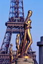 La Tour Eiffel et statues dorées du Trocadéro