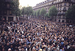 Foule manifestation Paris années 70