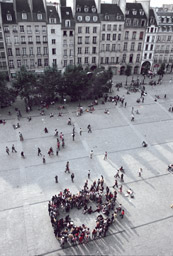 Foule Paris Beaubourg - années 70