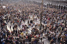 Foule place Saint-Marc à Venise