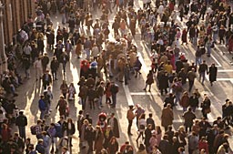 Foule place Saint-Marc à Venise - années 70