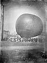 Gonflage d'un ballon à Paris La Chapelle c1875 - Toute utilisation et droit réservés par © Photothèque Ducatez