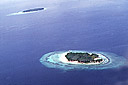 Maldives - Océan indien - Vue aérienne d'iles coraliennes