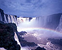 USA - Canada - Arc en ciel sur les chutes du Niagara