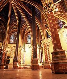 Int&eacute;rieur de la Sainte Chapelle &agrave; Paris